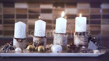 根据传统，每个星期天都会点燃历险记花圈上的蜡烛